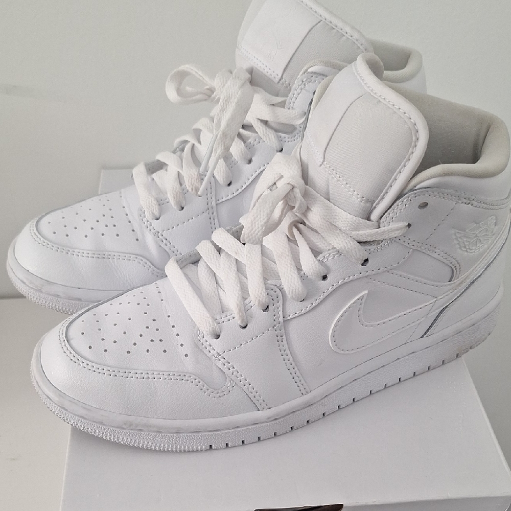 Nike Air Jordan White High-Top Sneakers - Picture 4 of 6
